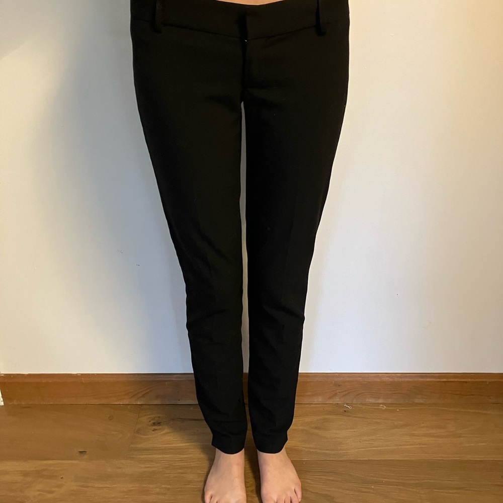 GilberGilmore Inc blk low rise trousers - size 4